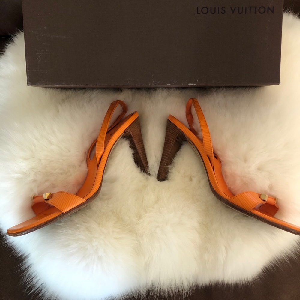 Authentic LouisVuitton orange pumps - Picture 3 of 6